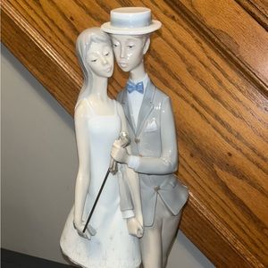 Vintage Lladro Sweethearth Glazed Porcelain Figurine